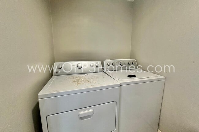 Building Photo - 145 4th Ave