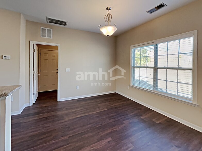 Building Photo - 913 Bridlemine Dr