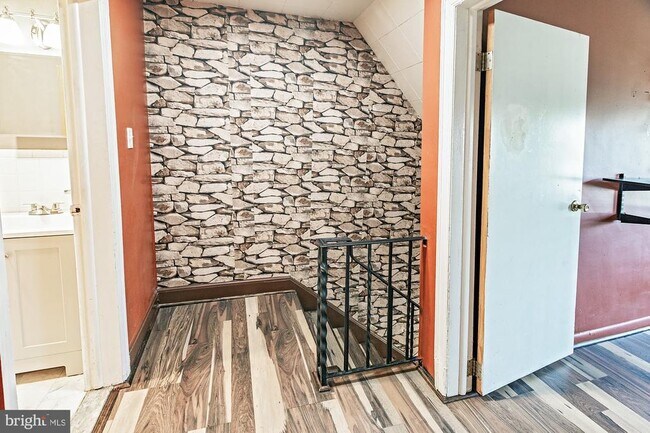 Building Photo - 3312 W 13th St