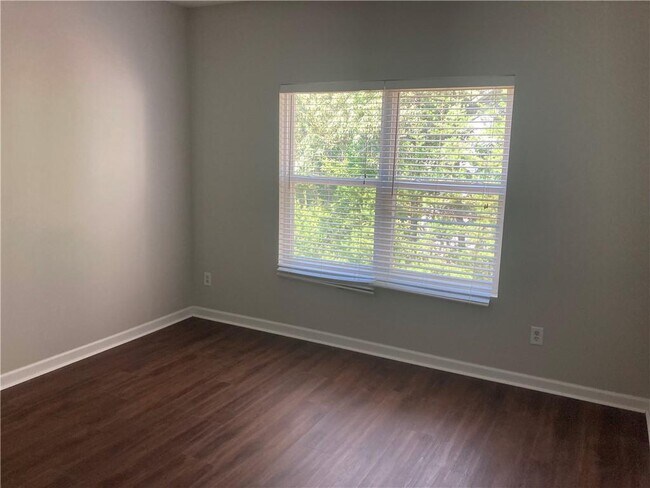 Building Photo - 370 Pointe Cir