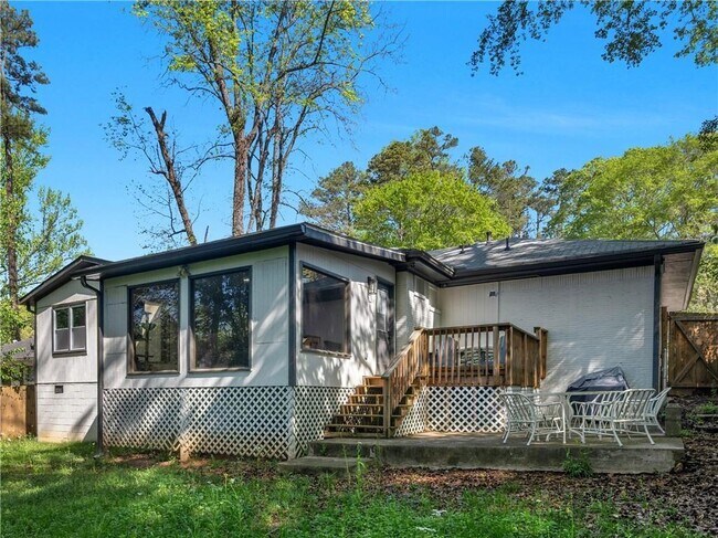 Building Photo - 2903 Monterey Dr