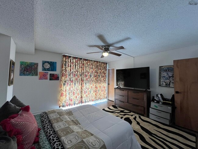 Building Photo - 2100 Santa Fe St