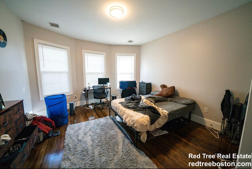 Building Photo - 91 Hillside St