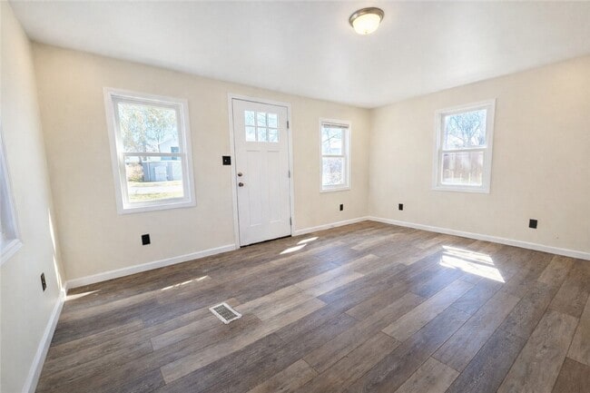 Building Photo - 350 Waterloo Geneva Rd