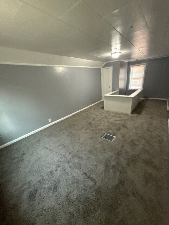 Building Photo - 3 Bedroom Home In Detroit