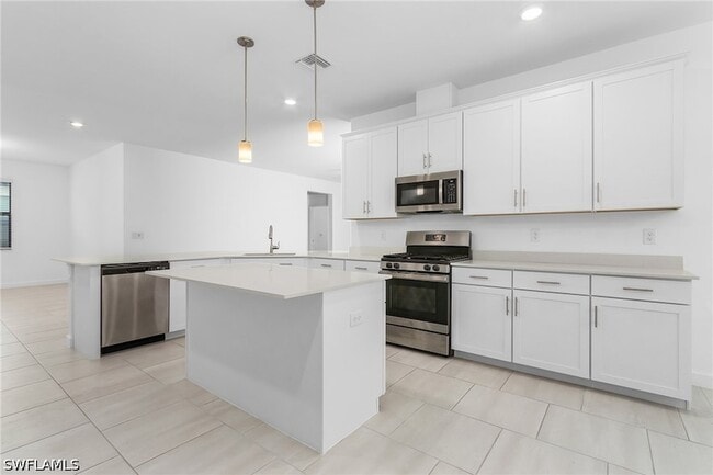 Building Photo - 18324 Ridgeline Dr