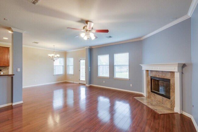 Building Photo - 14821 Fernhill Dr