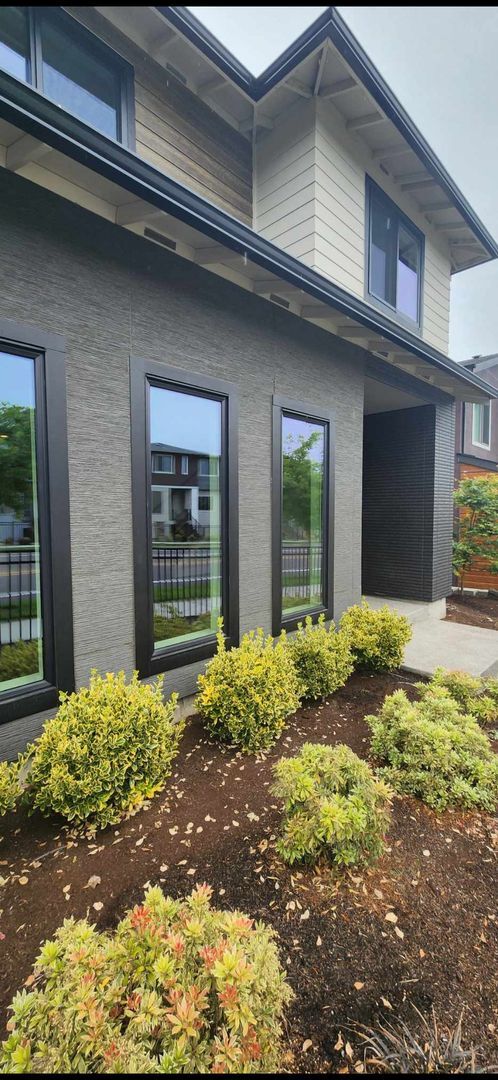 Building Photo - $3,595 -Two-Story 4 Bedrooms, 2.5 Bathrooms Contemporary Home Awaits Your Tenancy!