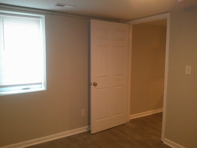 Building Photo - 211 Hickman Ave