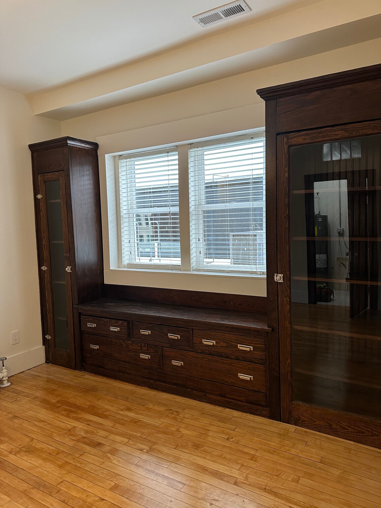 Building Photo - 412 Pleasant St