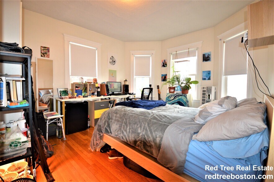 Building Photo - 90 Montebello Rd