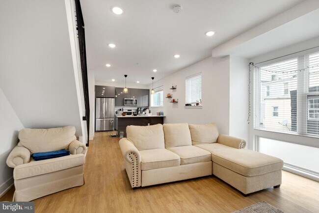 Building Photo - 1341 N Marston St