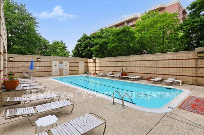 Building Photo - 2400 Clarendon Blvd