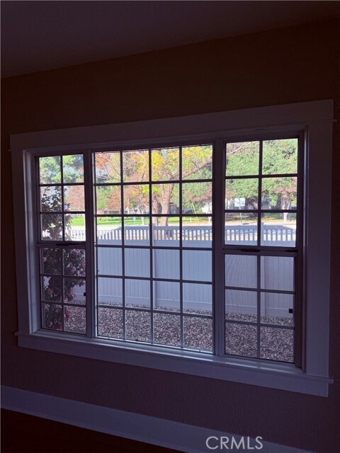 Building Photo - 119 N Cullen Ave