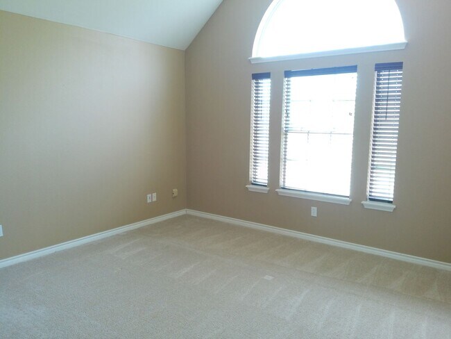 Building Photo - 5405 Knights Cir