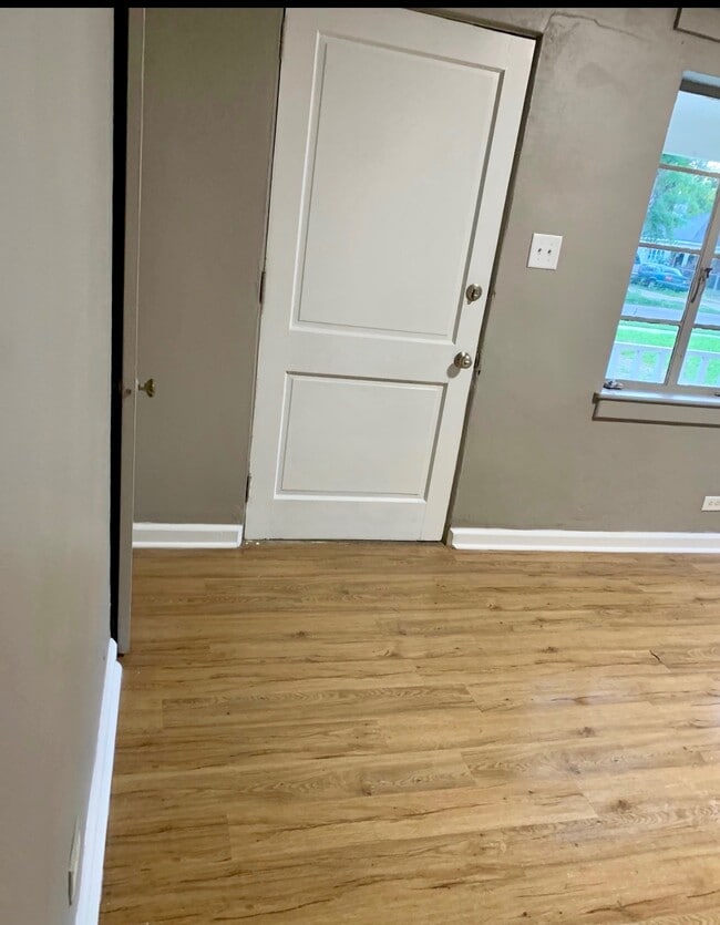 Building Photo - 2010 Royal St