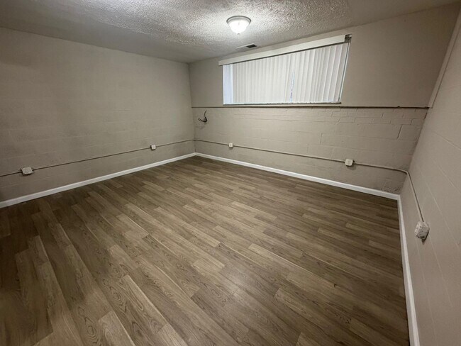 Building Photo - 1 Bedroom Apartment |UTILITIES EVERYTHING INCLUDED!