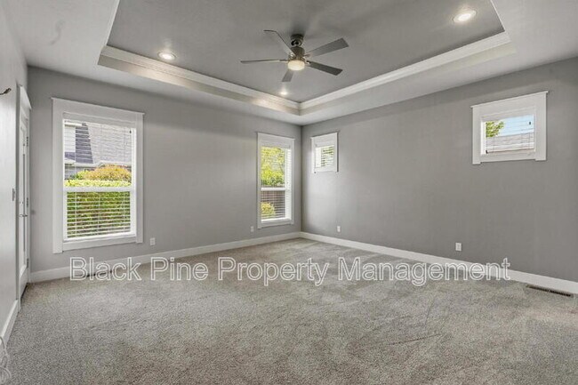 Building Photo - 3761 W Renhold Dr
