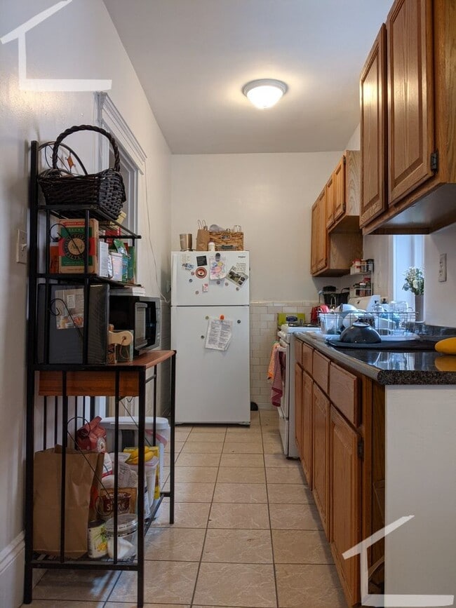 Building Photo - No Brokers Fee,3 Bedrooms unit on Coolidge Corner, Laundry on a Site, Heat, Hot Water Included