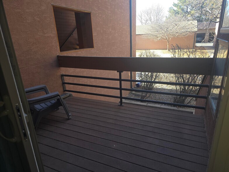 Front Patio - 8910 Fox Dr