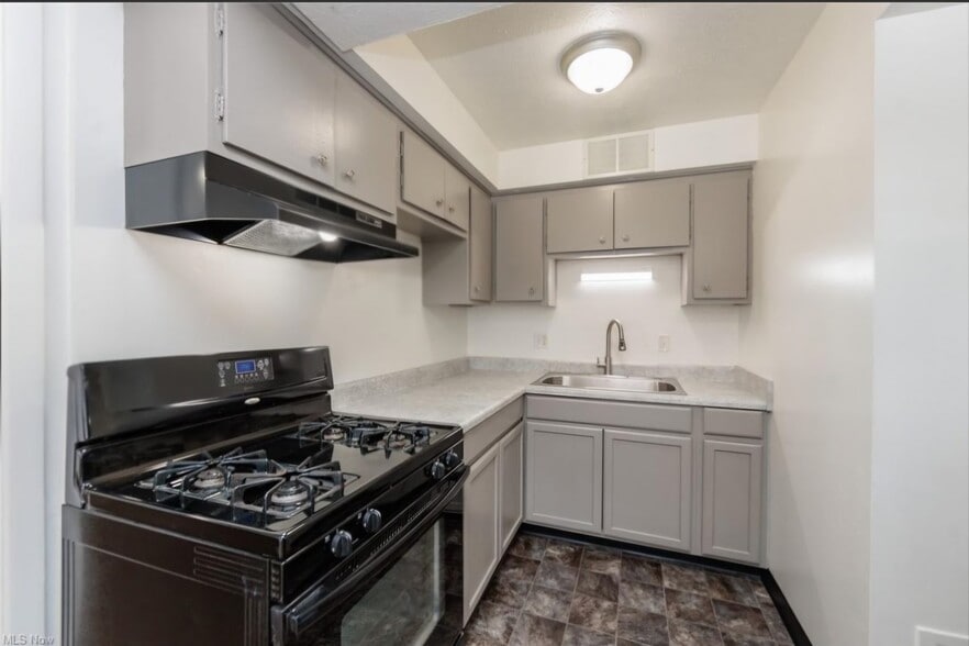 Building Photo - 6490 State Rd