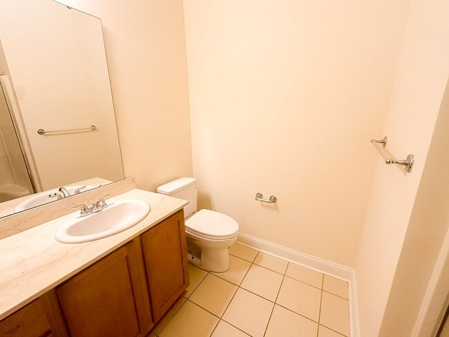 Building Photo - 450 E Ohio Unit 117