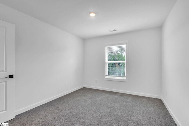 Building Photo - 1250 Westgate Vlg Dr