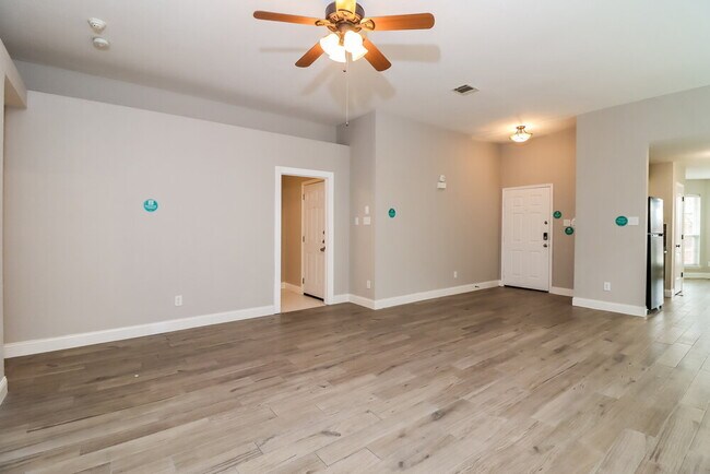 Building Photo - 2616 Wakecrest Dr