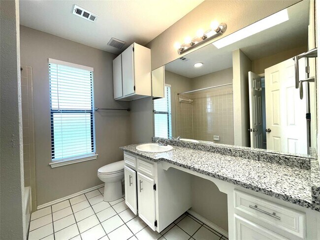 Building Photo - 1008 Cresswell Dr