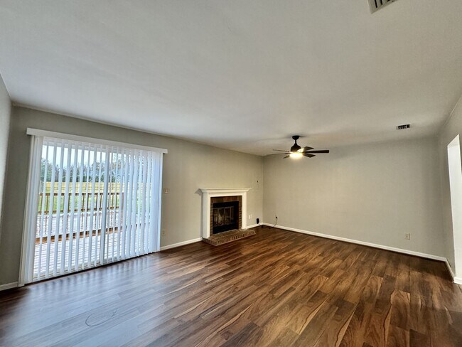 Building Photo - Glenleigh 1st-time Rental! Pet-Friendly, End-Unit Townhome, Cul-De-Sac with HUGE fenced backyard!