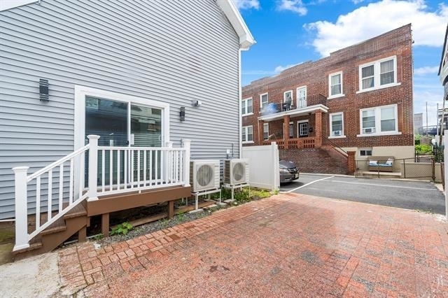 Building Photo - 1 Sisson Ct