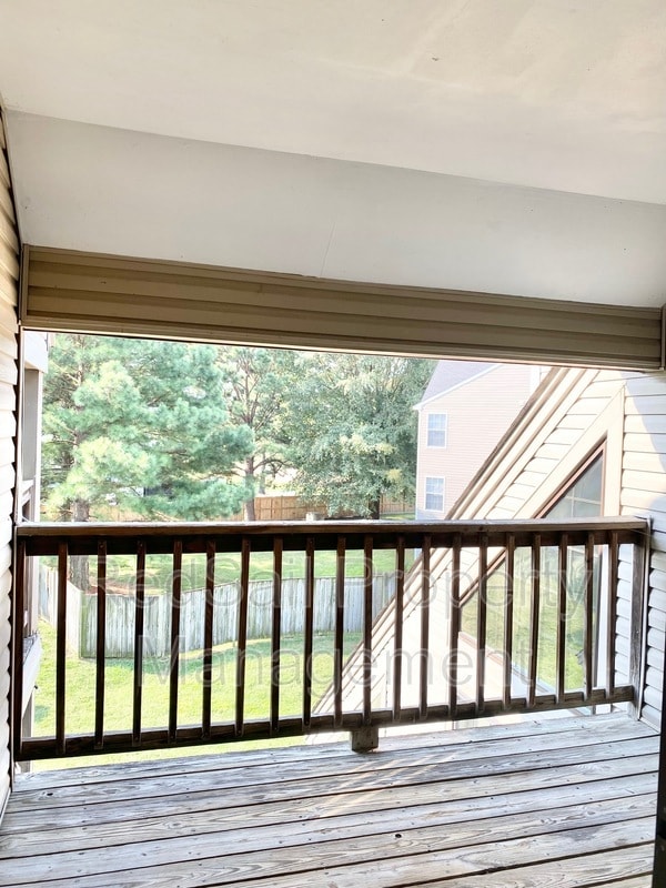 Building Photo - 740 Brookside Dr