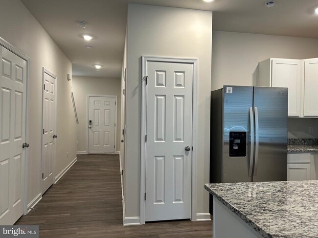 Building Photo - 115 Rae Ct