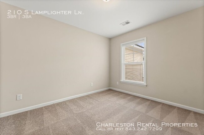 Building Photo - 210 S Lamplighter Ln