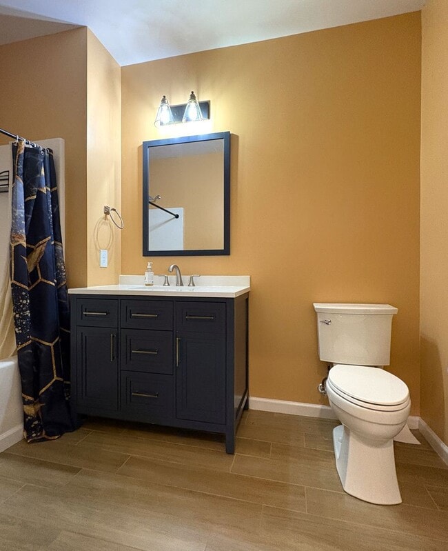 Building Photo - Spacious and Stylish 2 bedroom, 2 bath condo is desirable Coachman's Ridge complex