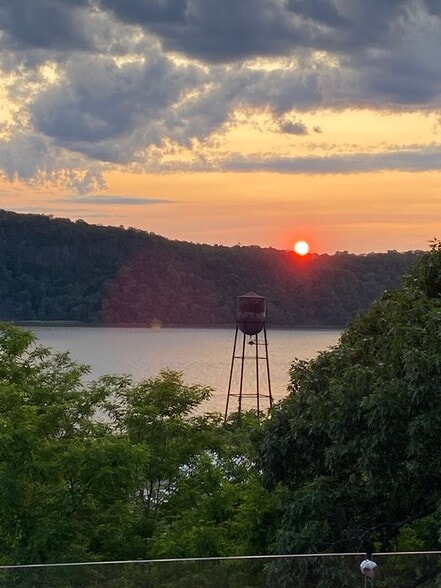 Building Photo - 493 Warburton Ave