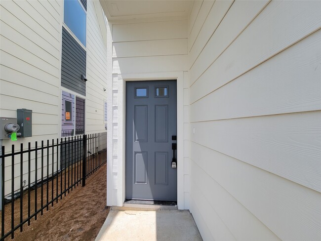 Building Photo - 1542 W Tidwell Rd