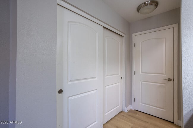 Building Photo - 2025 E Campbell Ave