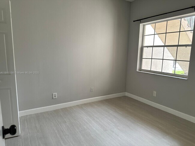 Building Photo - 891 Cypress Park Way