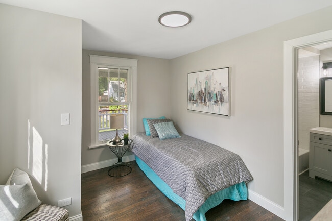 Building Photo - 1525 Burr Oak Rd