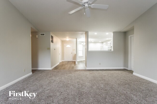 Building Photo - 529 Streamside Dr