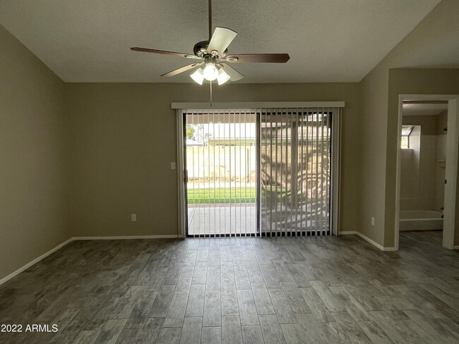 Building Photo - 710 W Cheyenne Dr