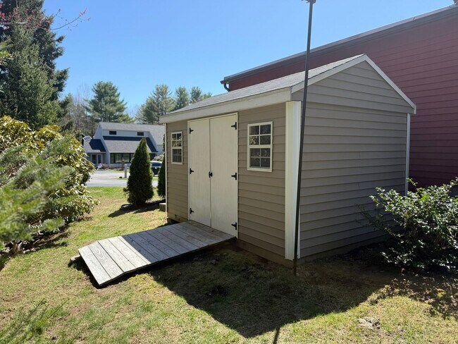 Building Photo - Meticulously Maintained 3BD/2.5BA Home in Quiet Westbrook Neighborhood!