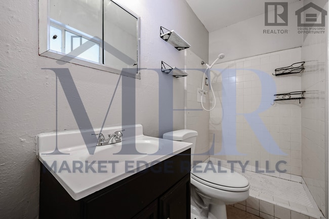 Building Photo - 5Bed/2Bath House at 35th Ave/Cactus! Ready for Immediate Move-In! -- NO HOA!