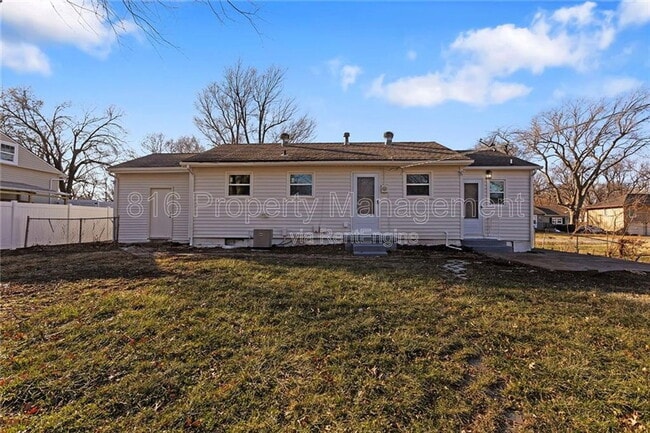 Building Photo - 609 SE Florence Ave