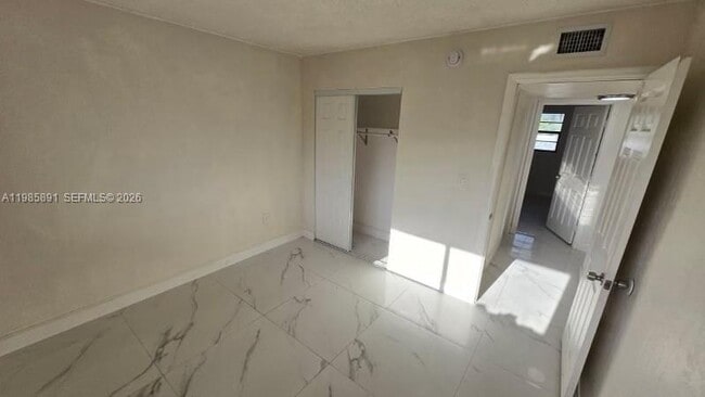 Building Photo - 208 Avondale Dr