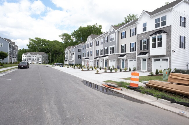 Building Photo - 222 Tern Ct