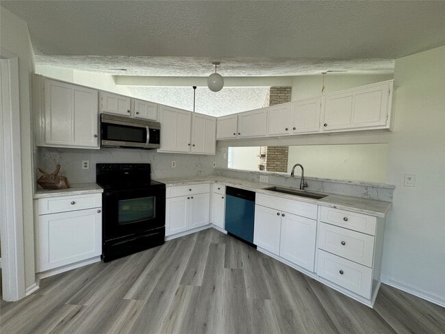 Building Photo - 20030 Lions Gate Dr