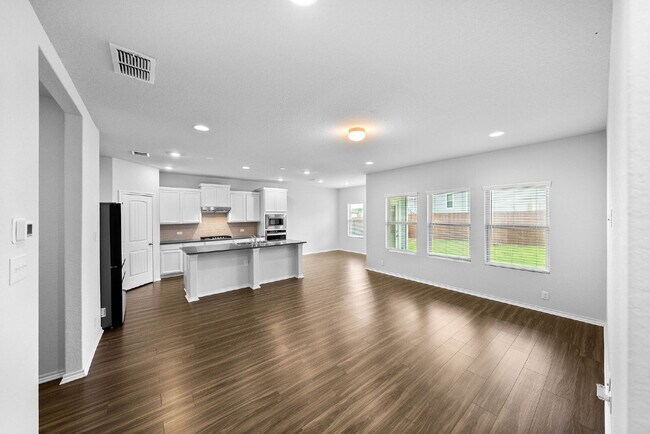 Building Photo - 6723 Shiraz Wy