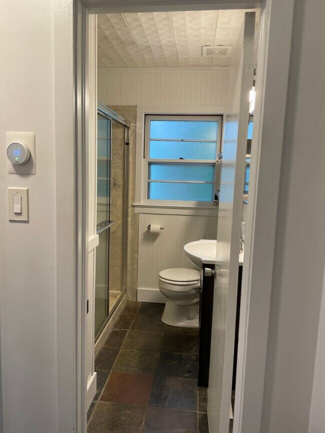 Building Photo - 2/1 Beach Bungalow in Biloxi